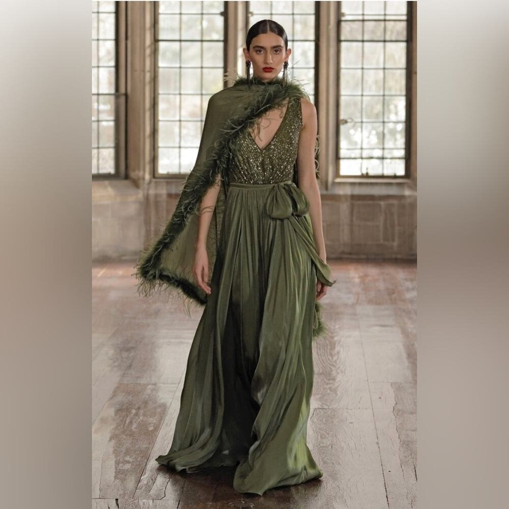 BADGLEY Mischka Brand Gown with Feather Wrap | US 2